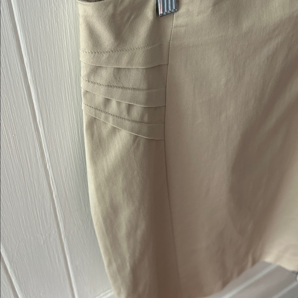 EUC NEW YORK & CO Pencil Skirt, Knee Length, Lined w/ Zipper Back, Pleat Details